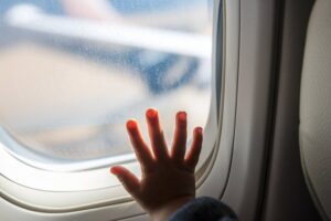 Пътуване на дете в чужбина без родители – Какви са изискванията?